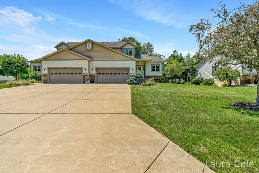 5643 W Sandalwood Circle, Norton Shores, MI 49441 - #2