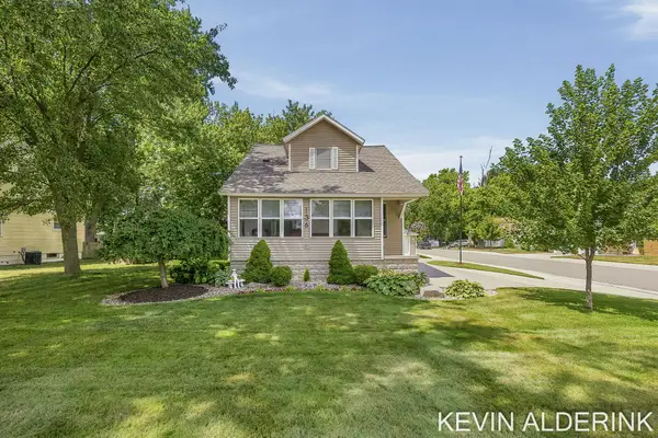 136 S Fairview Road, Zeeland, MI 49464