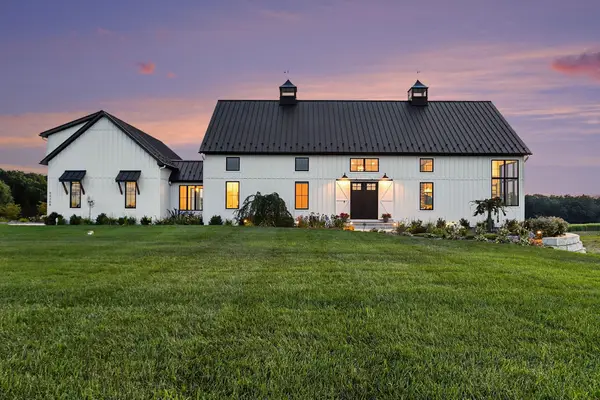 55308 County Road 671, Paw Paw, MI 49079