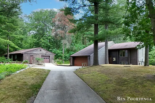8707 White Fawn Trail Ne, Rockford, MI 49341
