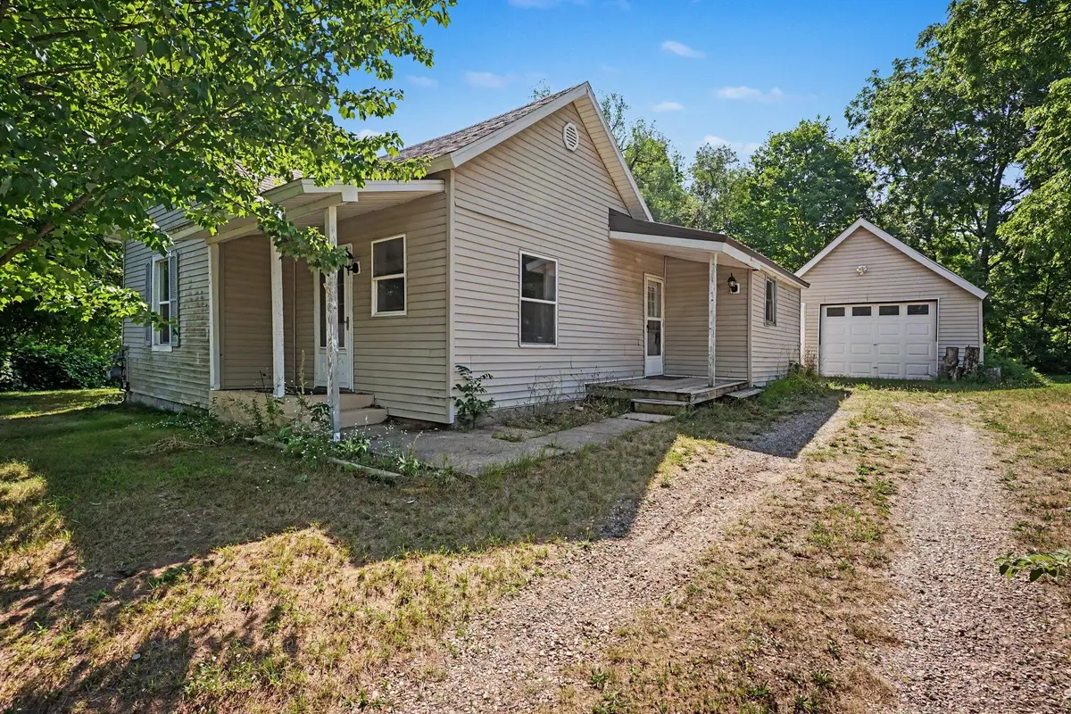34 E Washington Street, Newaygo, MI 49337 - #1