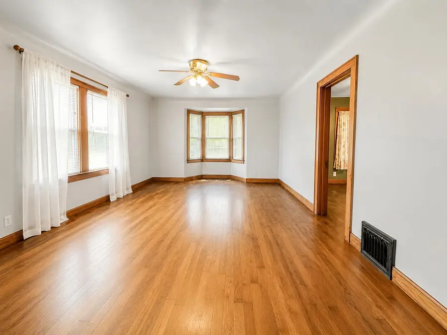 1460 S Dye Road, Flint, MI 48532 - #3