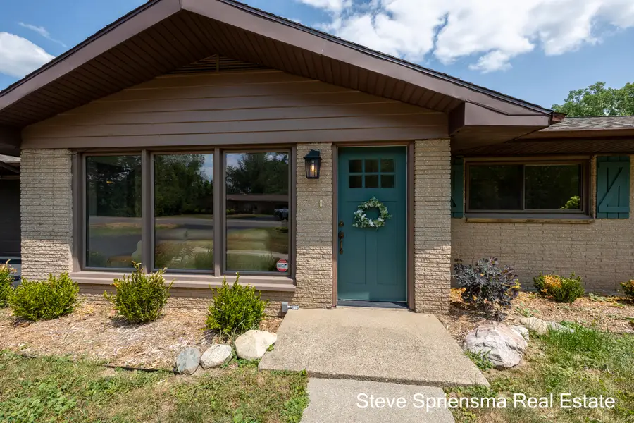 4372 Cordes Avenue Nw, Comstock Park, MI 49321 - #2