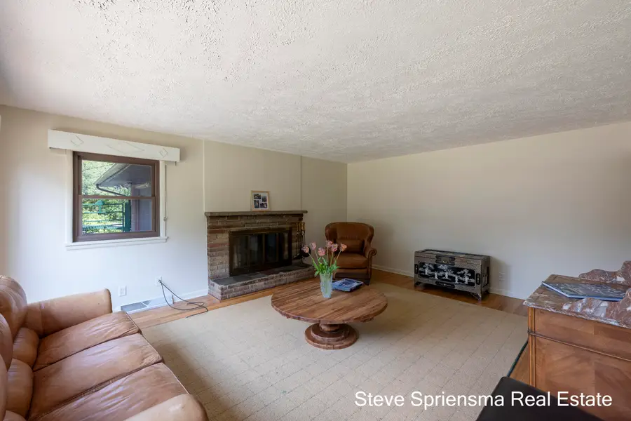 4372 Cordes Avenue Nw, Comstock Park, MI 49321 - #3