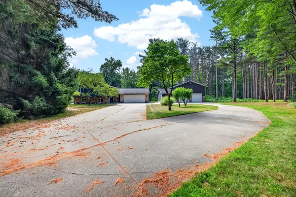 2515 W Giles Road, Muskegon, MI 49445