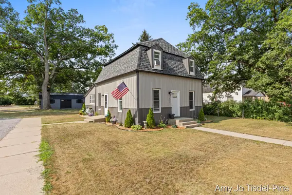 1096 E James Street, White Cloud, MI 49349