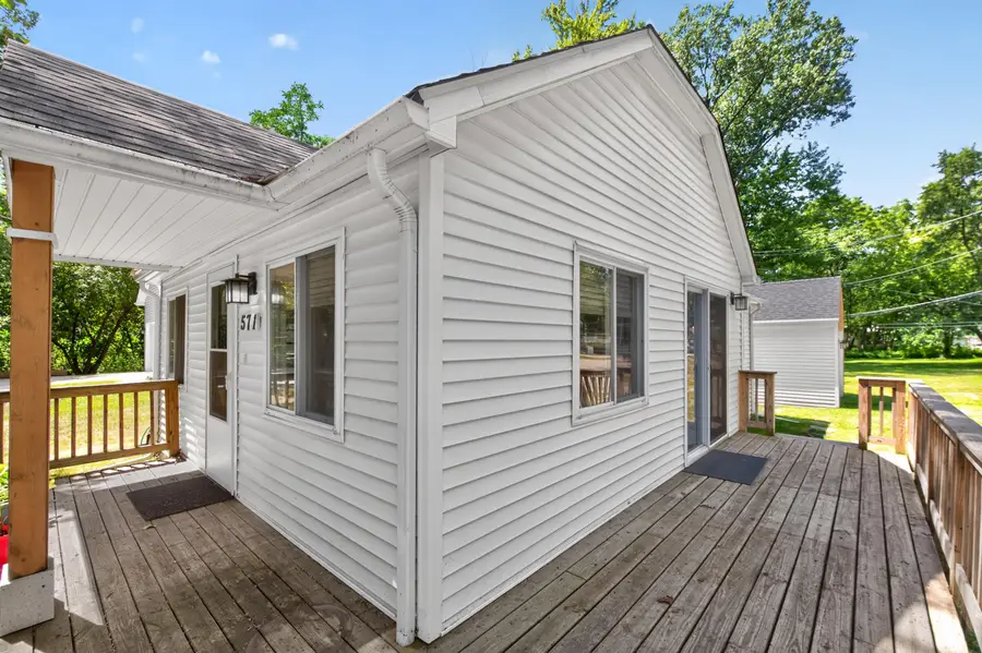 571 Crescent Lake Road, Waterford, MI 48327 - #3