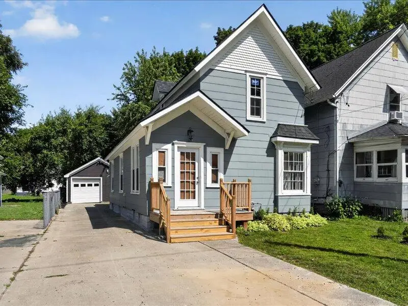 213 N Pleasant Street, Jackson, MI 49202 - #3