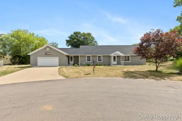 918 Emerald Circle, Lake Odessa, MI 48849