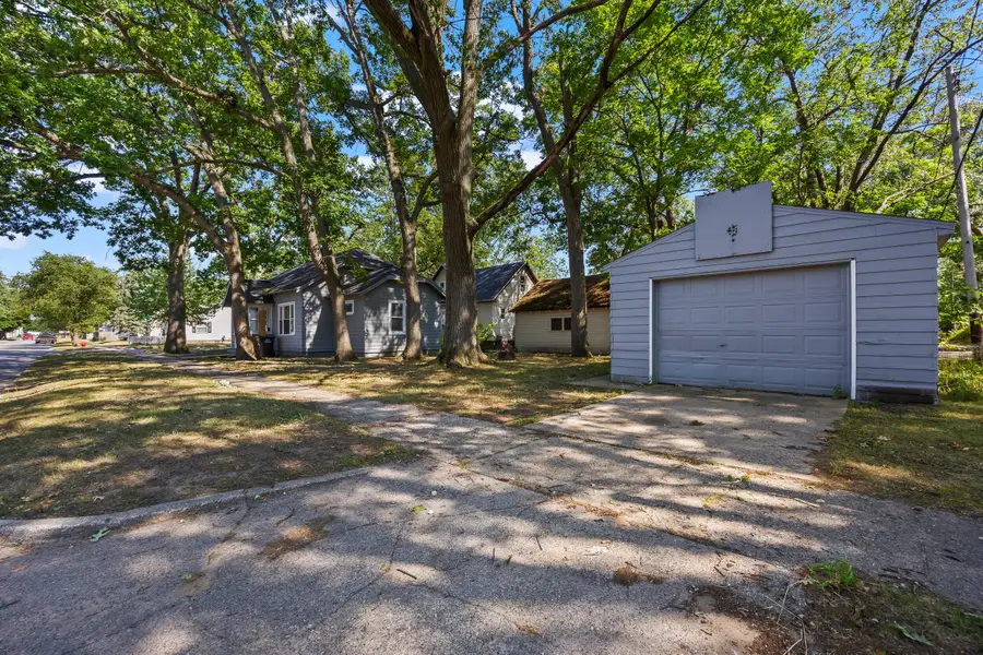 689 E Larch Avenue, Muskegon, MI 49442 - #2
