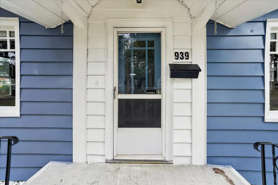 939 Backus Street, Jackson, MI 49202 - #3