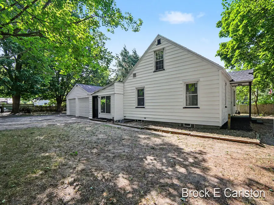 112 S Kenwood Street, Muskegon, MI 49442 - #2