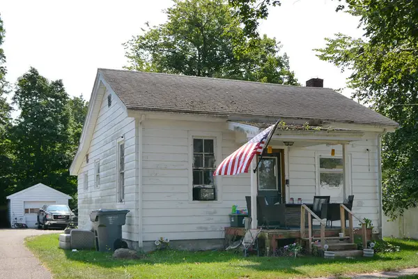 210 N Brown Street, Paw Paw, MI 49079