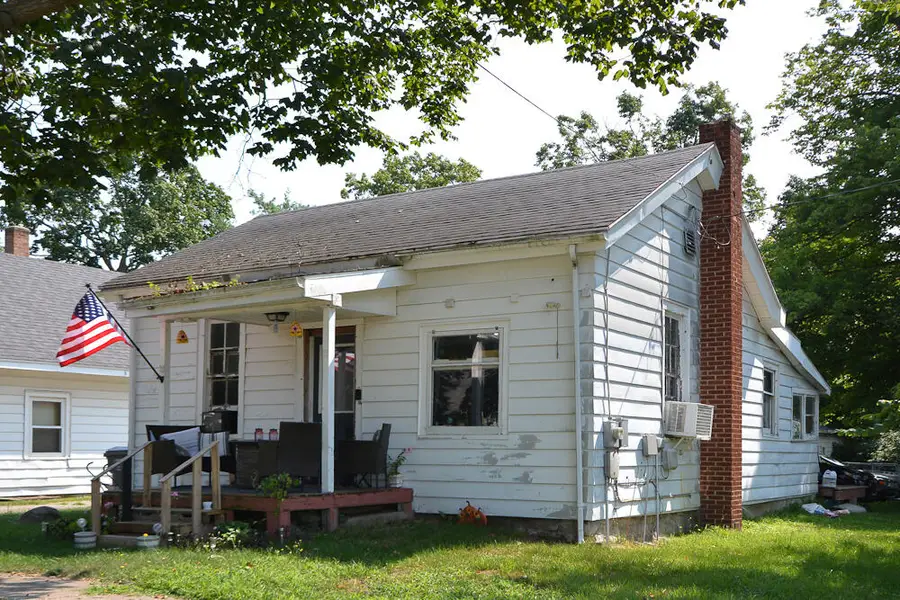 210 N Brown Street, Paw Paw, MI 49079 - #2