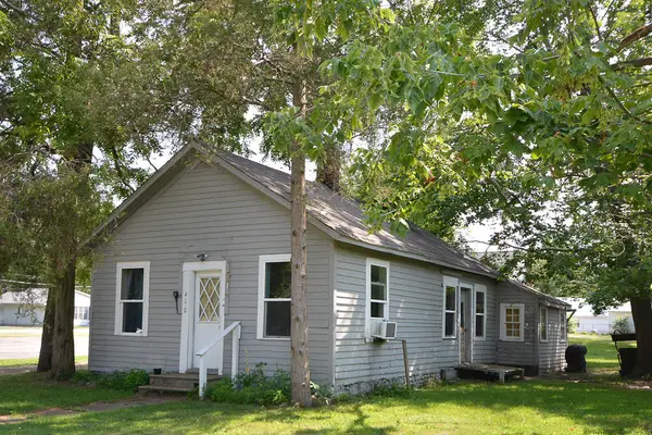 410 N Lagrave Street, Paw Paw, MI 49079