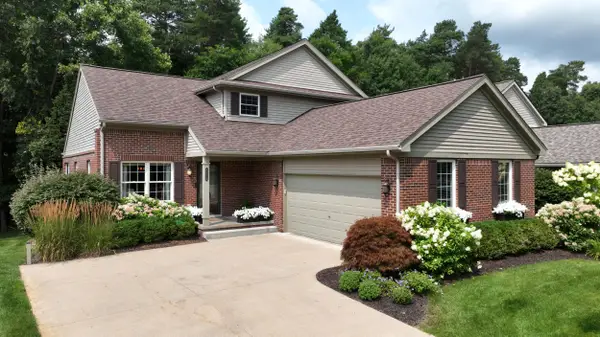 2654 Signature Circle, Pinckney, MI 48169