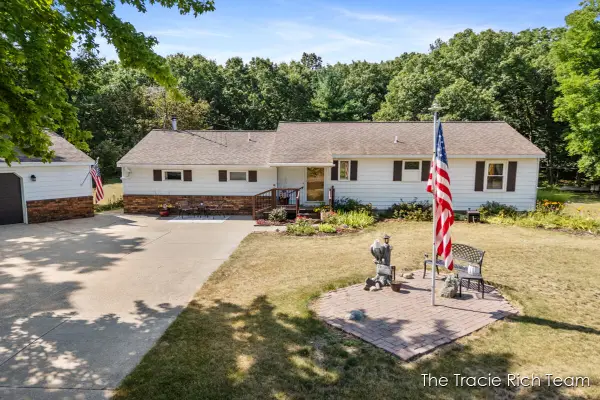 7640 9 Mile Road Ne, Rockford, MI 49341