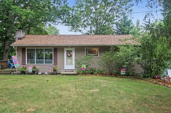 45713 E Peninsula Drive E, Grand Junction, MI 49056