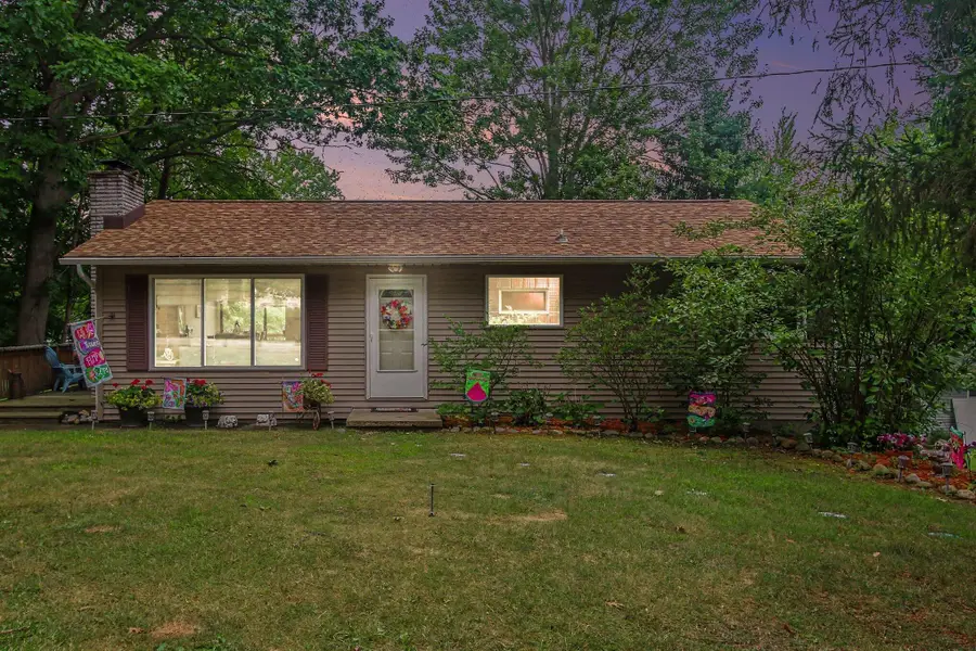 45713 E Peninsula Drive E, Grand Junction, MI 49056 - #2
