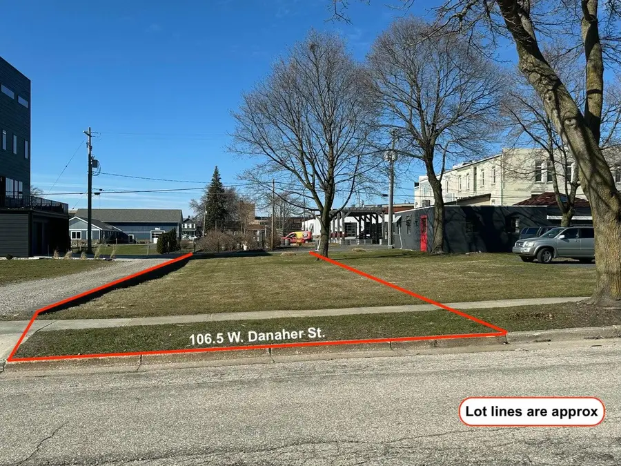 106.5 W Danaher Street, Ludington, MI 49431 - #3