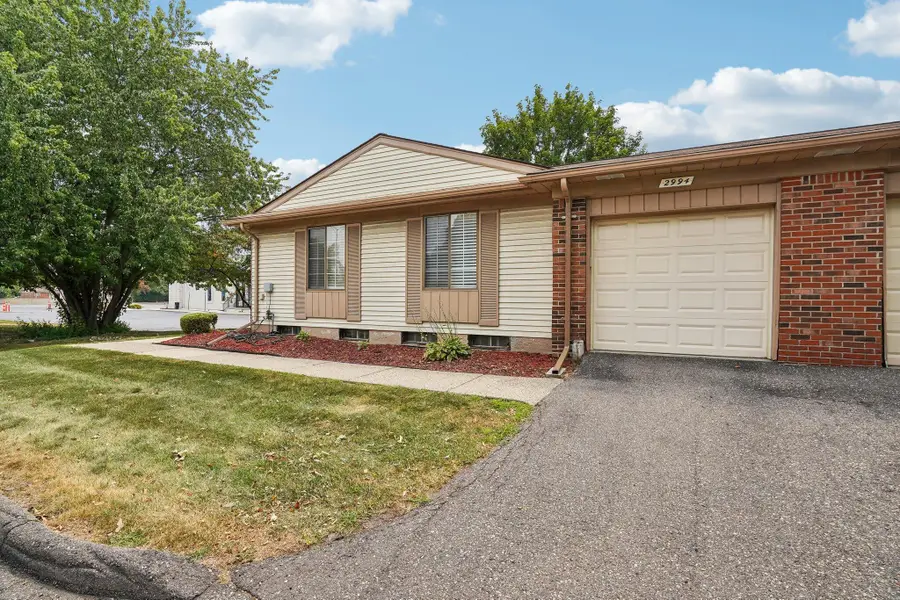 2994 Roundtree Drive, Troy, MI 48083 - #3