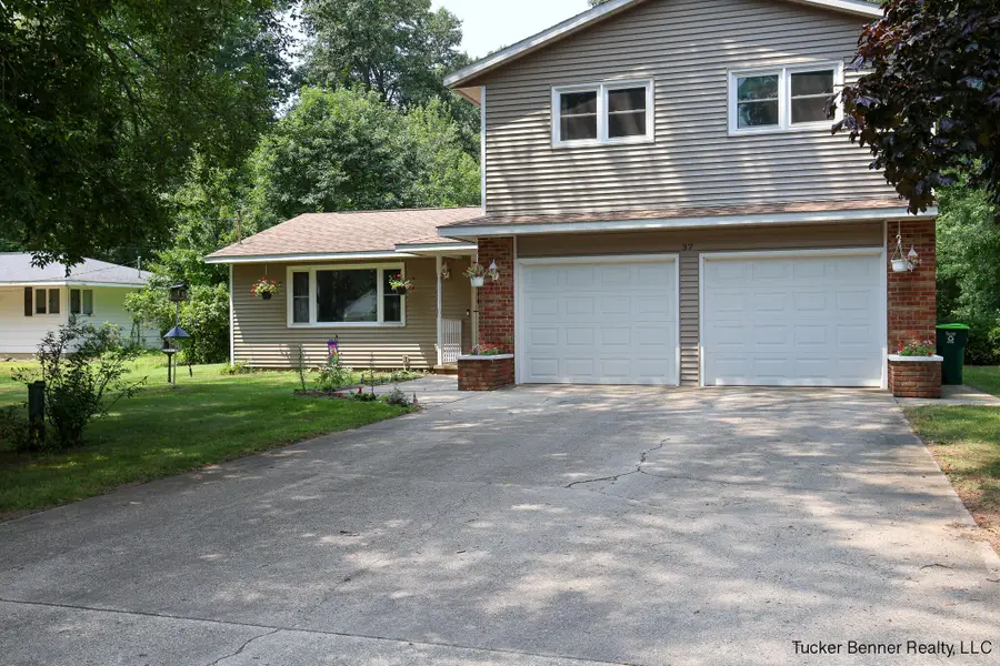 37 S Bear Lake Road, Muskegon, MI 49445 - #2