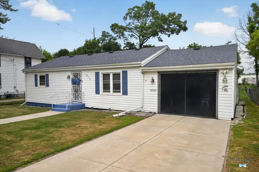 813 Barnes Street, Albion, MI 49224 - #2