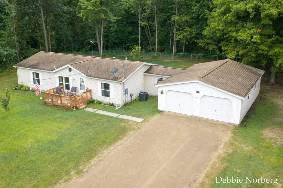 2122 Maple Lane, Hastings, MI 49058 - #2