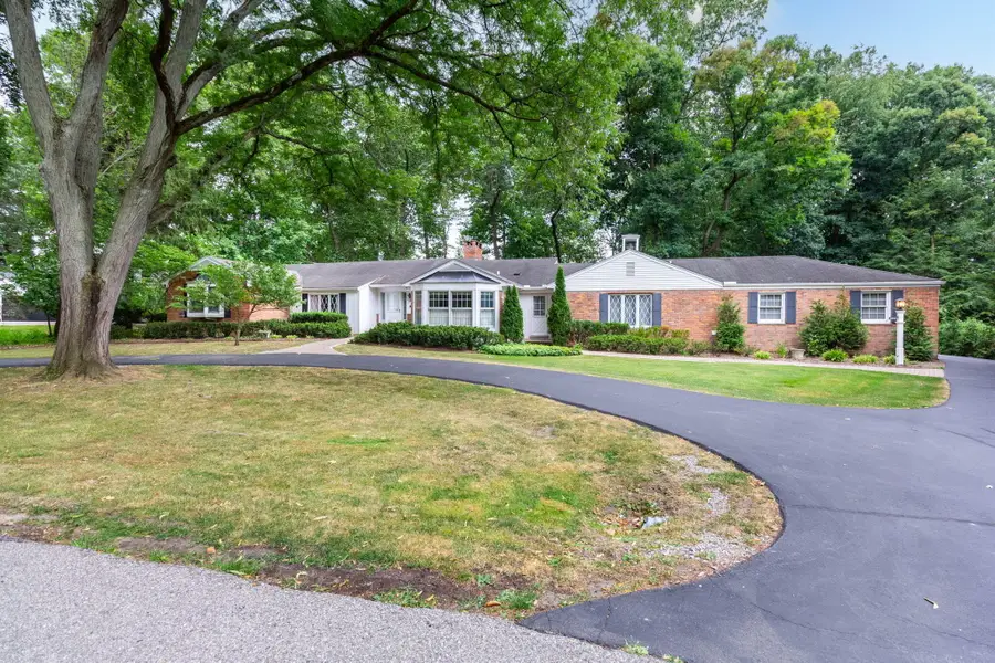 3903 Oakhills Drive, Bloomfield Hills, MI 48301 - #2
