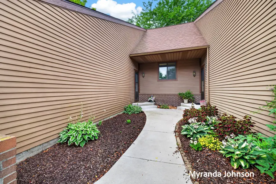 743 Bradford Place Ne, Grand Rapids, MI 49525 - #2