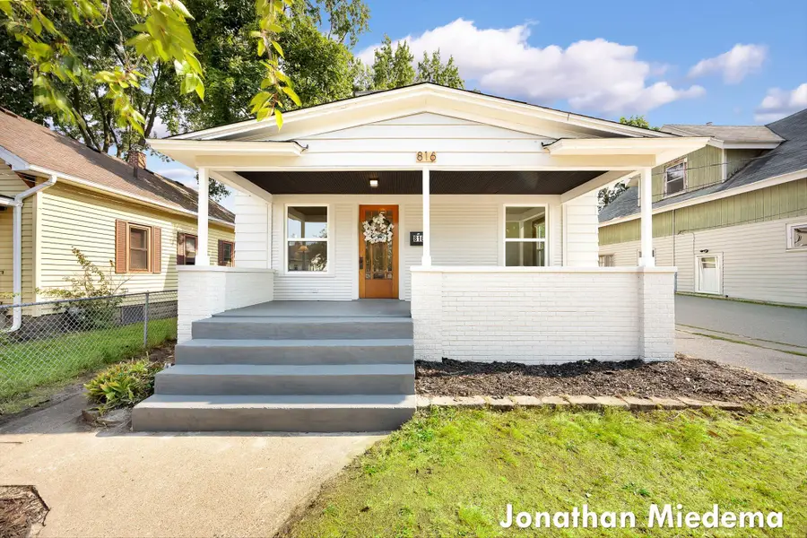 816 Richmond Street Nw, Grand Rapids, MI 49504 - #3