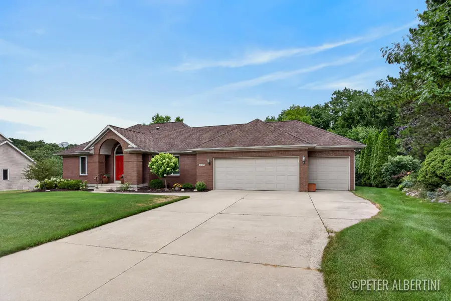 5157 S Silverstone Drive Ne, Comstock Park, MI 49321 - #2