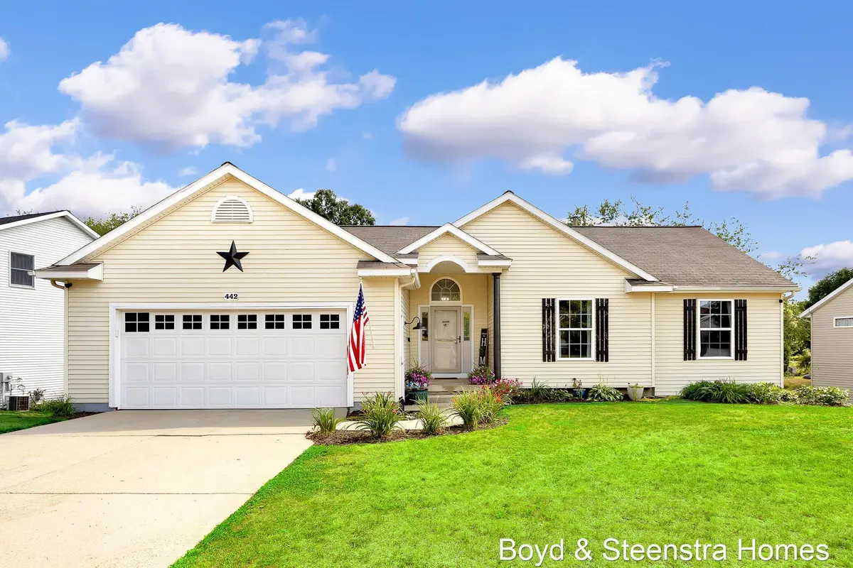 442 Shaw Estates Drive Ne, Rockford, MI 49341 - #1