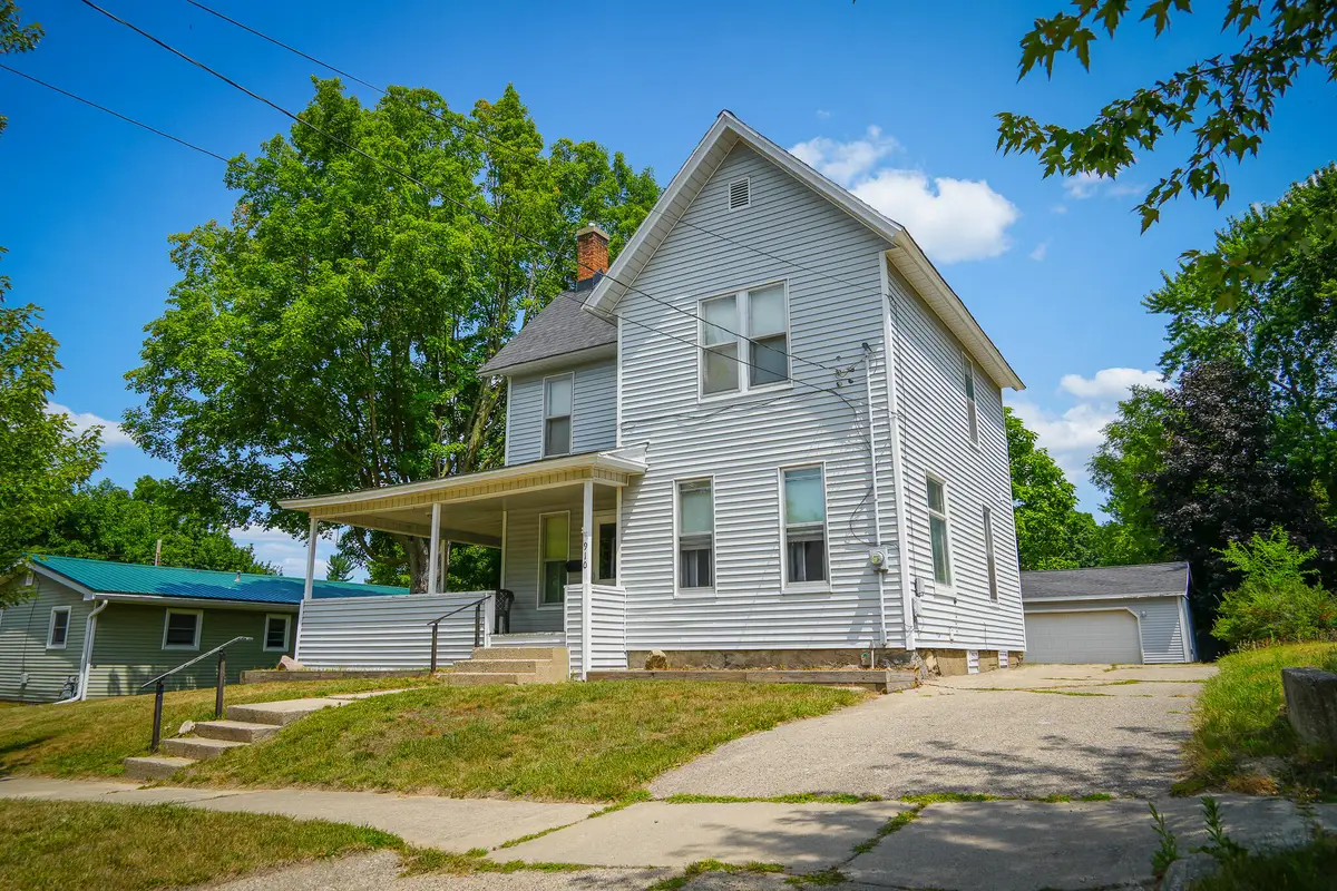 910 Pleasant Street, Belding, MI 48809 - #1