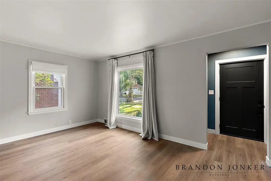 2417 Brooklyn Avenue Se, Grand Rapids, MI 49507 - #2