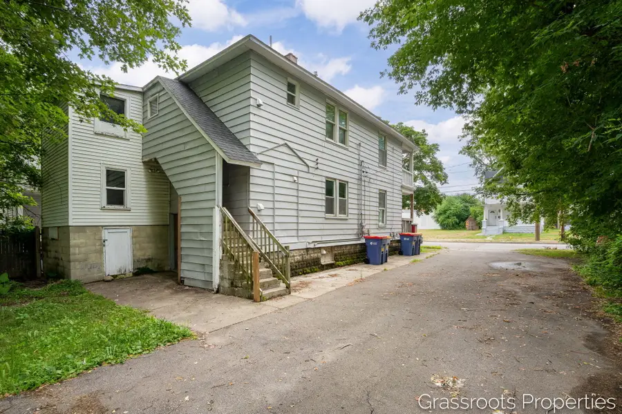1129 Hamilton Avenue Nw, Grand Rapids, MI 49504 - #3