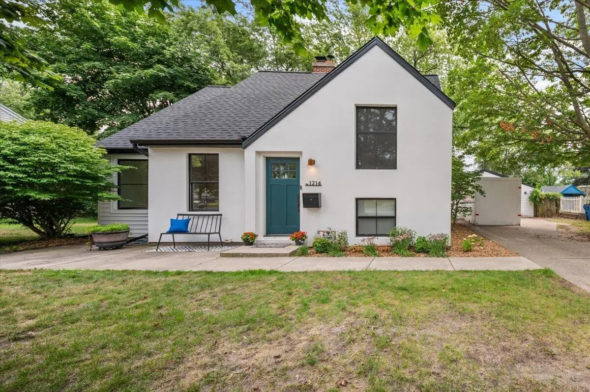 1214 Woodlawn Avenue, Grand Haven, MI 49417 - #1