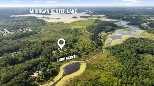3 Peninsula Drive, Jackson, MI 49201