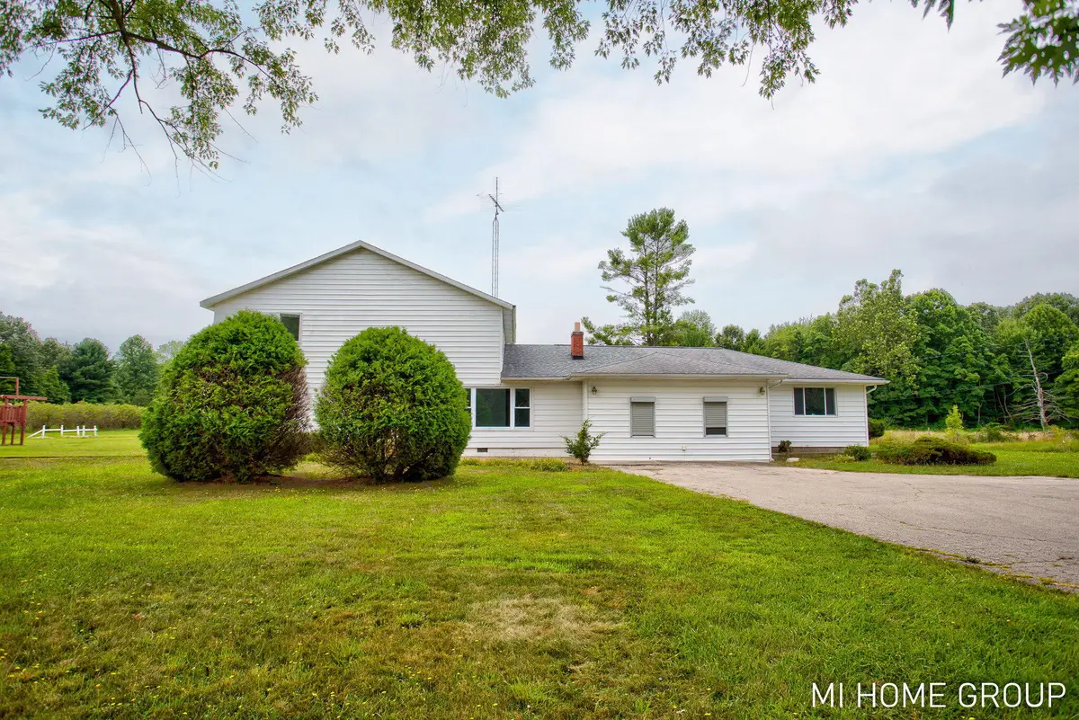 74721 30th Avenue, Covert, MI 49043 - #1