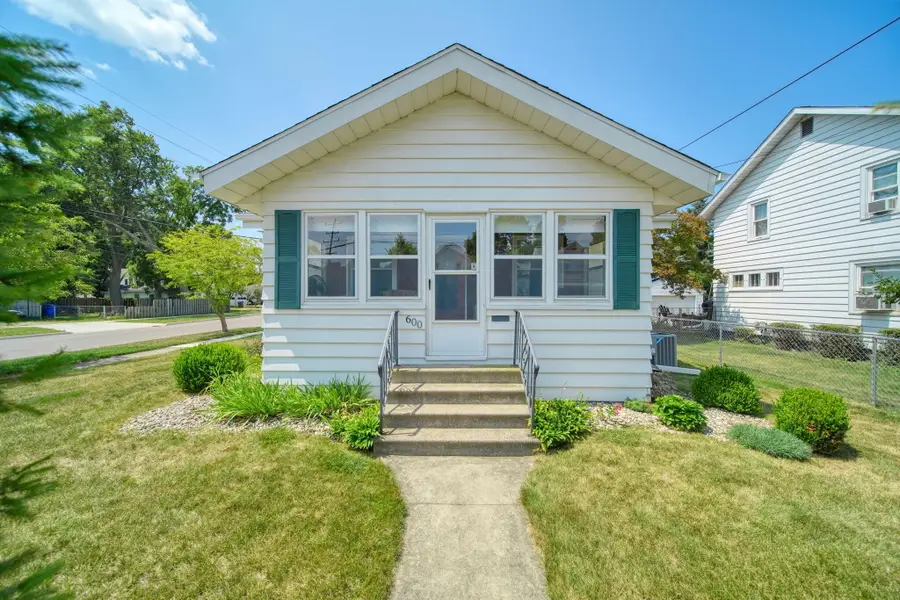 600 N Pleasant Street, Jackson, MI 49202 - #2