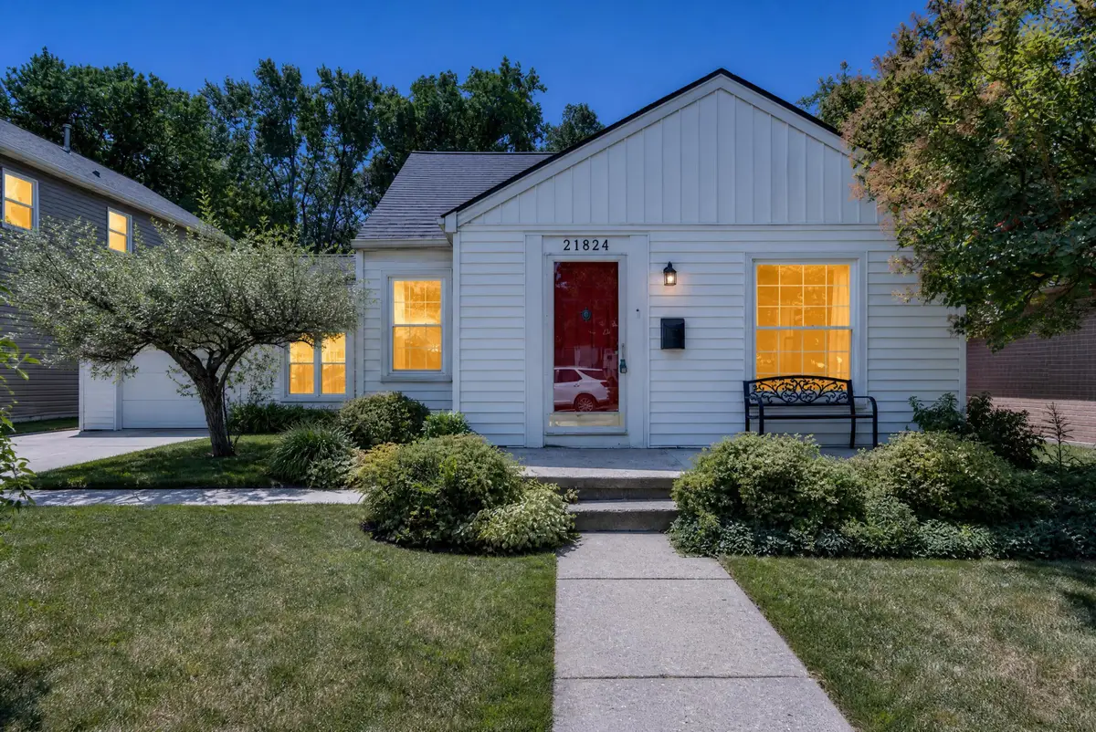 21824 S Elizabeth Street E, Saint Clair Shores, MI 48080 - #1