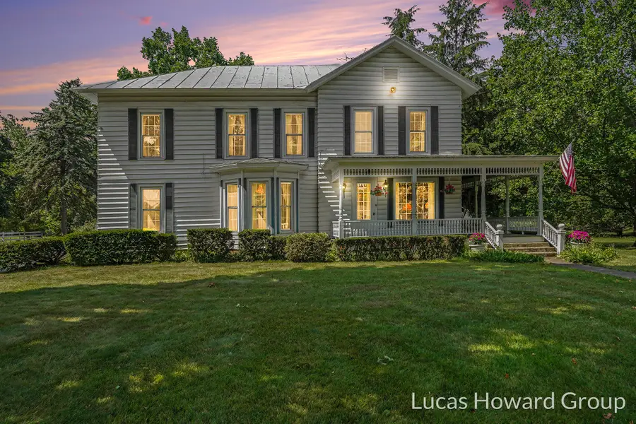 314 S Sherwood Avenue, Plainwell, MI 49080 - #2