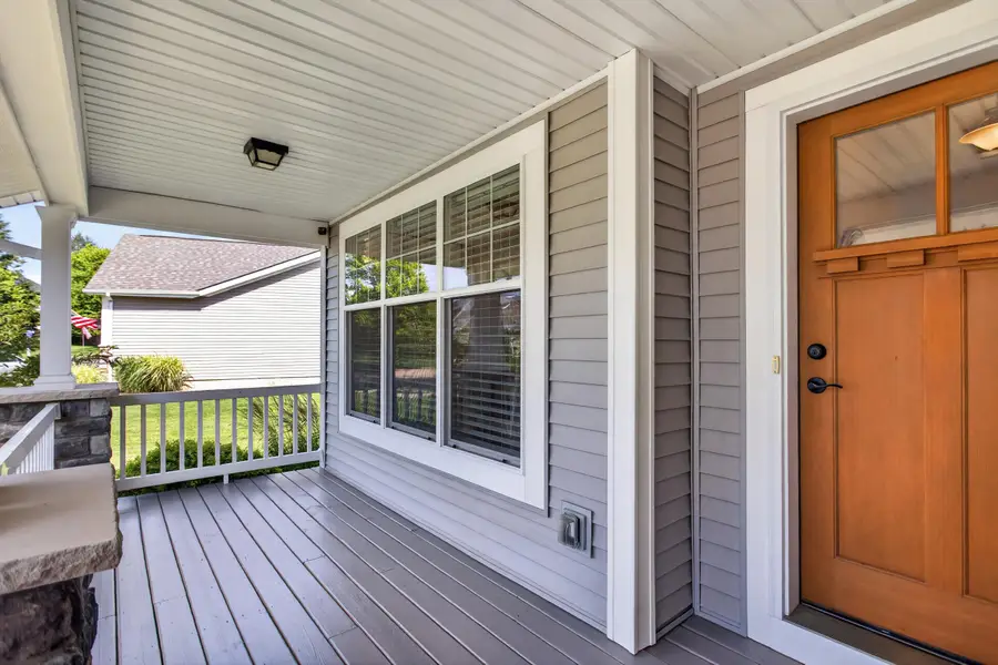 803 E Barrington Circle, Jackson, MI 49203 - #2