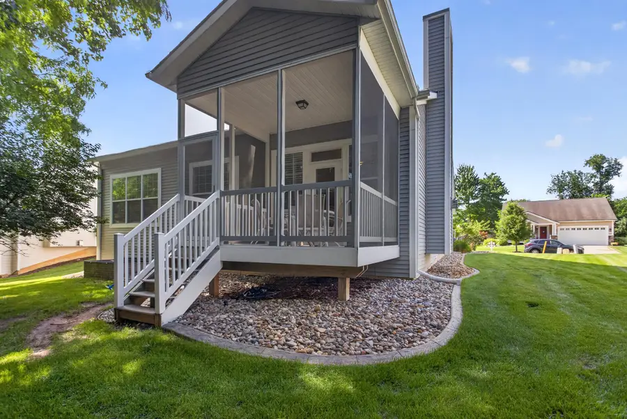 803 E Barrington Circle, Jackson, MI 49203 - #3