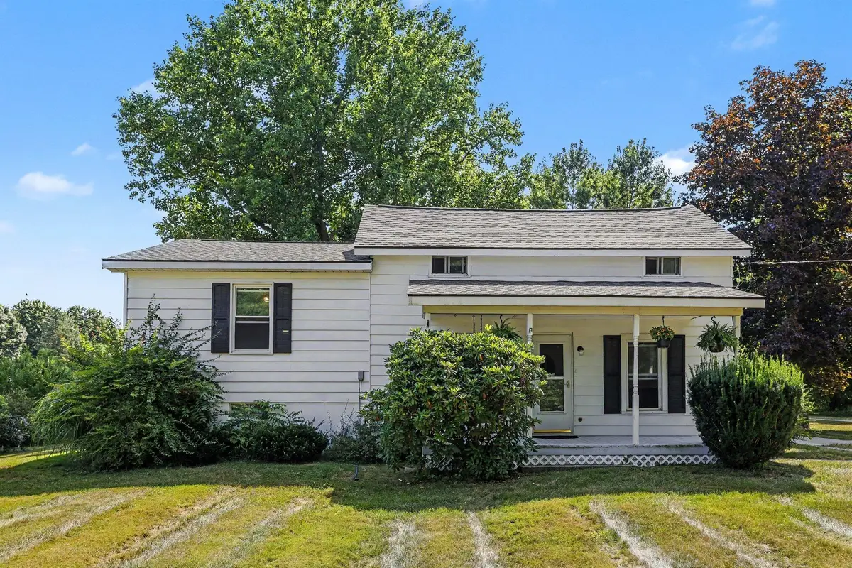 17 4th Street, Plainwell, MI 49080 - #1