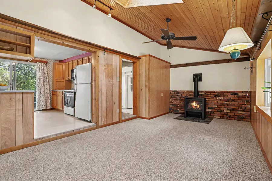 17 4th Street, Plainwell, MI 49080 - #2