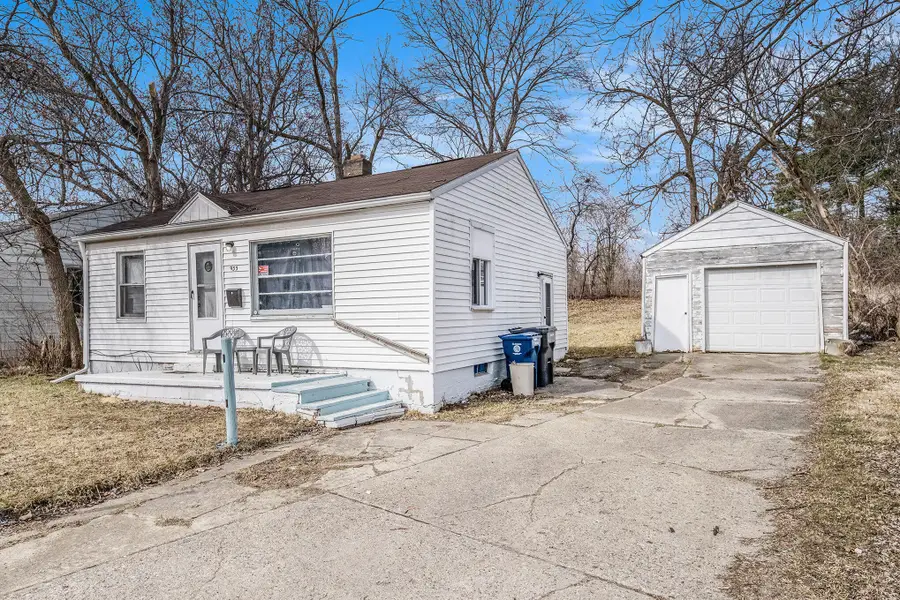 933 E Foss Avenue, Flint, MI 48505 - #3