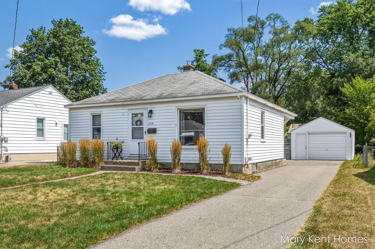 3216 Hillcroft Avenue Sw, Wyoming, MI 49548 - #1