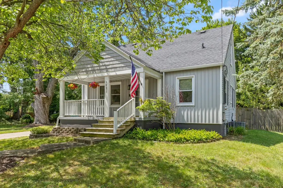 1221 Whitmore Avenue Nw, Grand Rapids, MI 49504 - #2