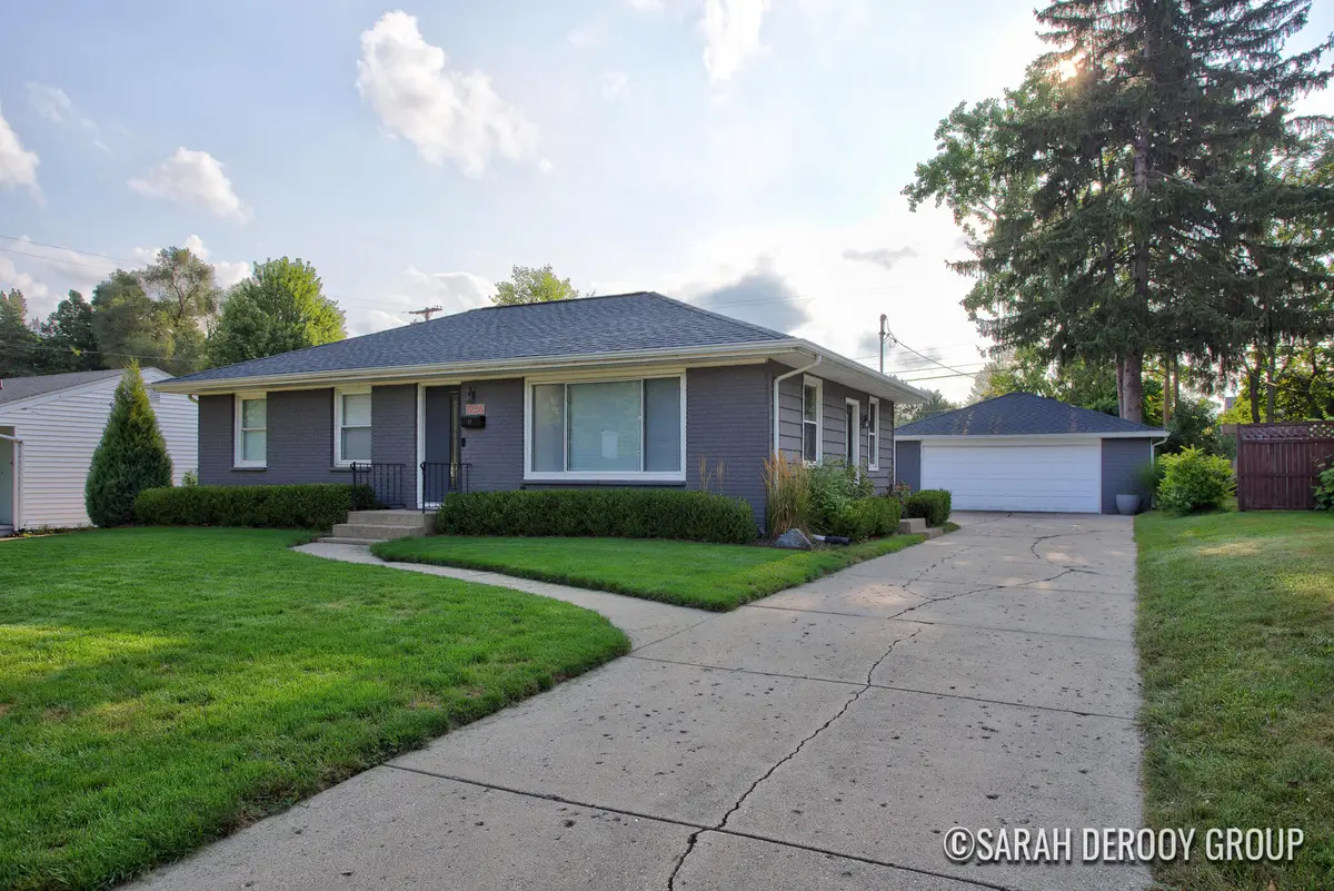 1936 Carlton Avenue Ne, Grand Rapids, MI 49505 - #1